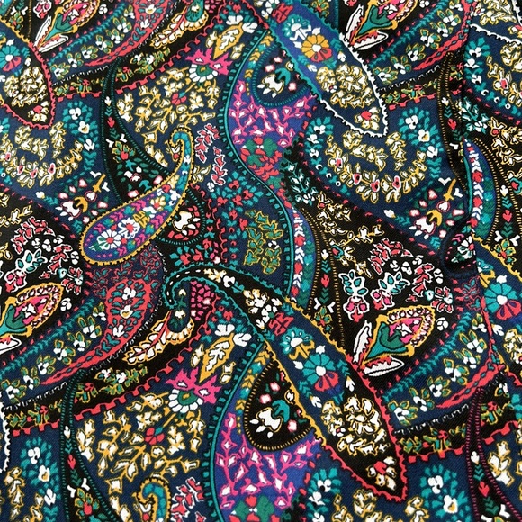 Vera Bradley Scrubs top. V-Neck pullover style. Size XS. Paisley print. - Picture 4 of 15